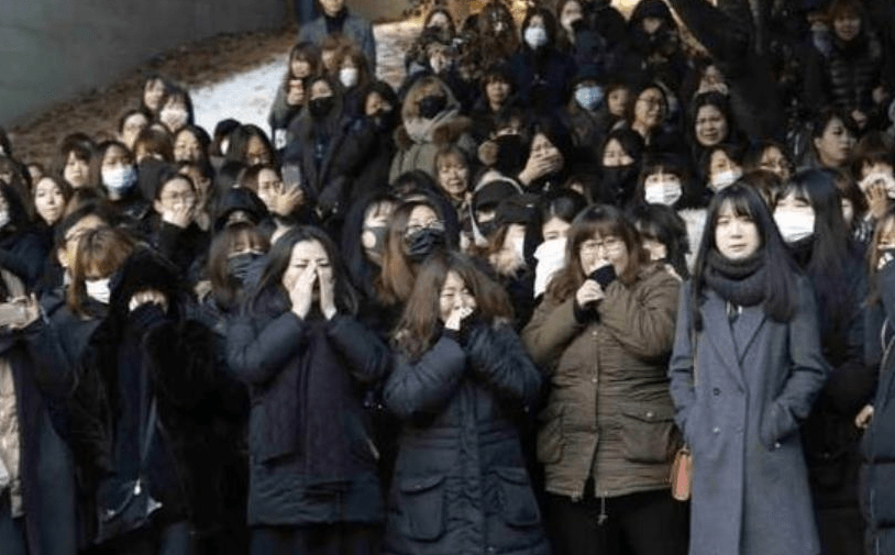 韩国演艺圈悲惨事件图片大全(张紫妍：被高层凌辱到自尽的韩国女星，事发十年后，惨剧仍在上演)