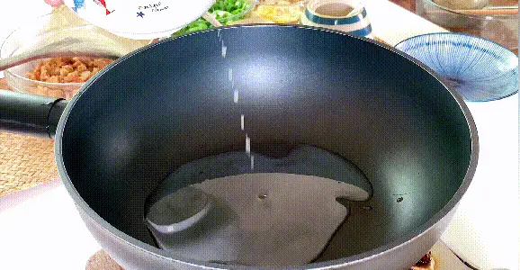 猪油渣的3种做法，酥脆可口，开胃下饭，是小时候的味道