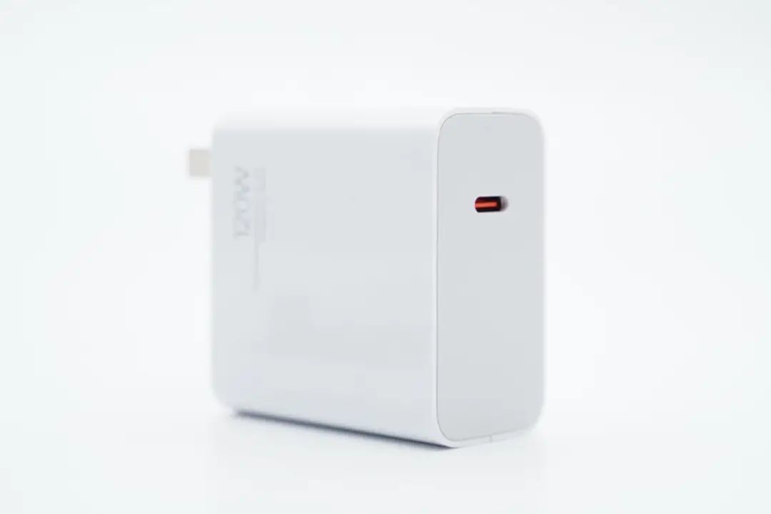 内置氮化镓芯片，体积小功率大，小米120W USB-C快充拆解