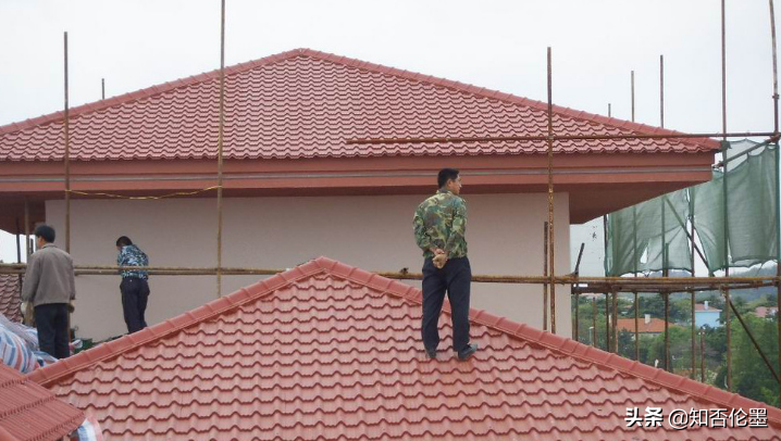 农村用"琉璃瓦"盖房子合适吗?有何利弊?还未盖瓦的注意了