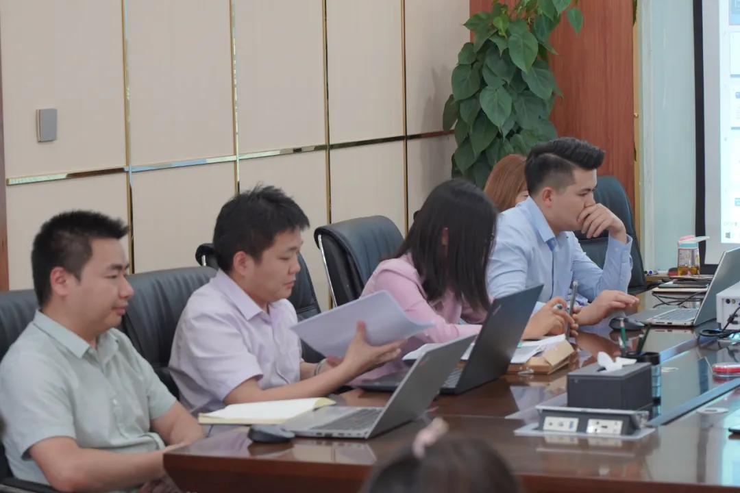 与挂靠人签订合同，能否要求被挂靠人承担责任？