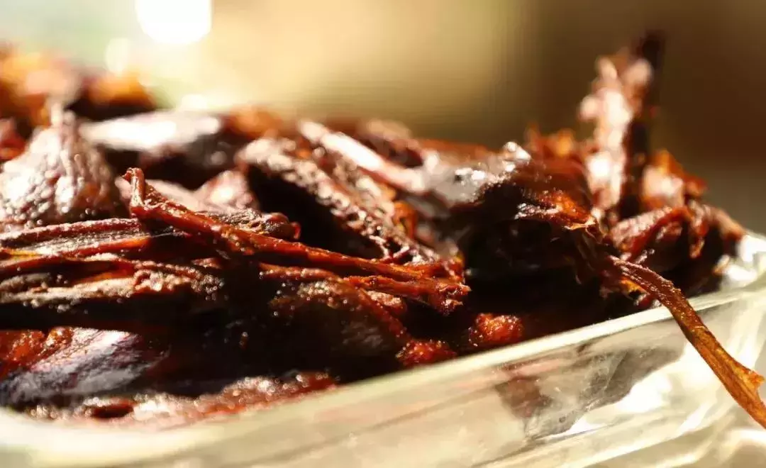 鲜！香！辣！有嚼劲~到湖南必吃的美食“常德一绝”网红酱板鸭！