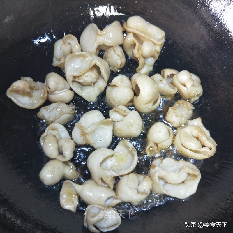 酸溜溜的味道，酸爽可口，开胃下饭，还帮油腻腻的肠胃减减负