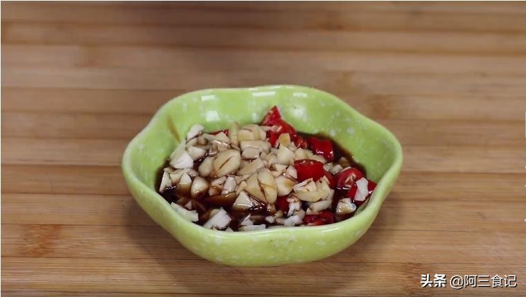 萝卜别再腌着吃了，加1把花生米，教你新做法，营养解馋比肉还香