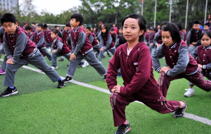 学生穿同样的校服，资深班主任通过这一点，就可以看出家境好坏