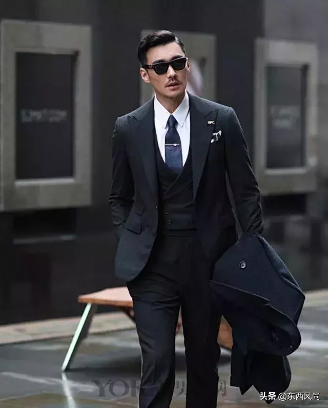 48岁依然自律有型，9次以“伦敦男装周首位全球代言人”身份受邀