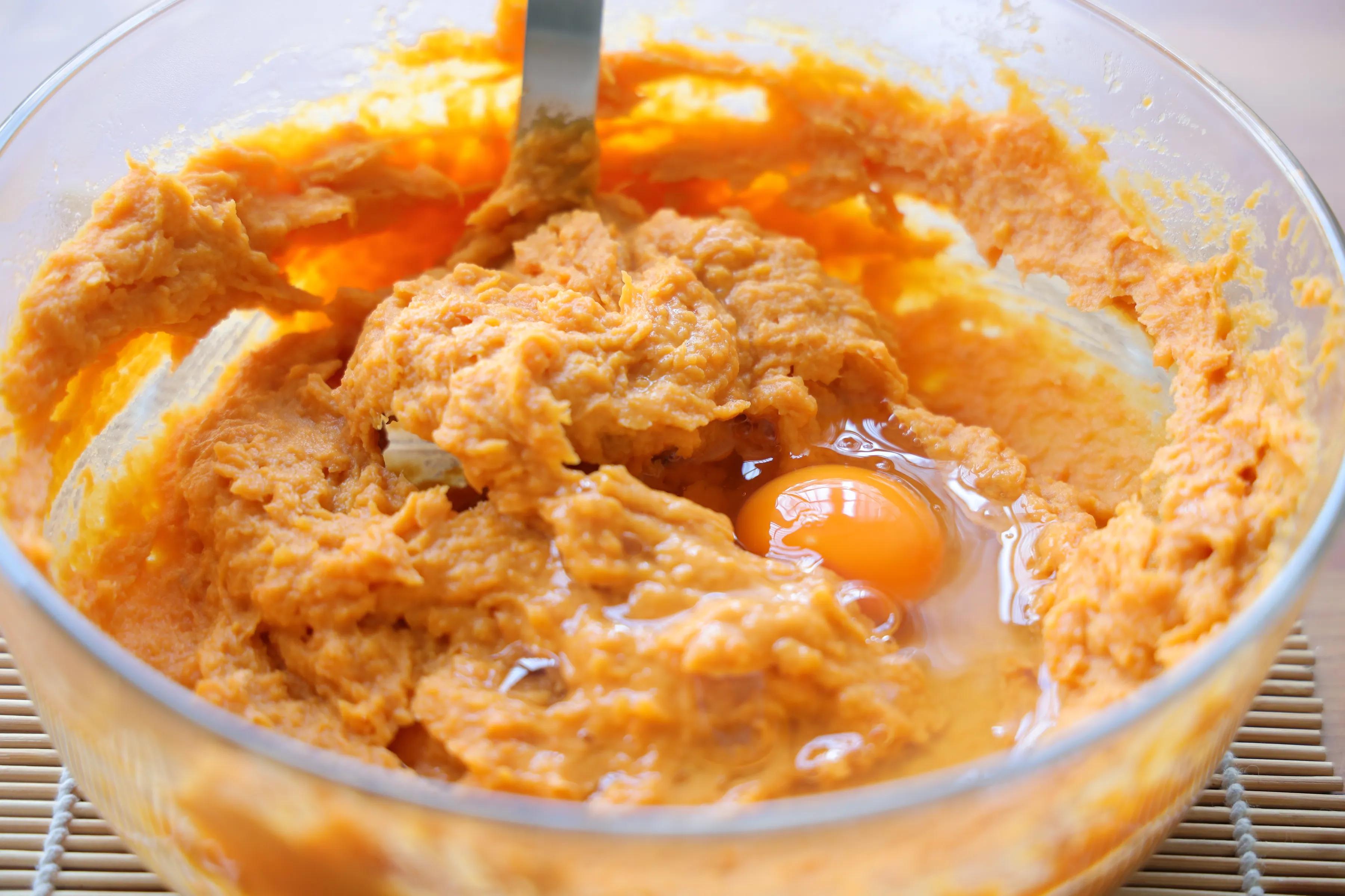 红薯别烤了，做成小零食，咬一口嘎嘣脆，不用油炸，比薯片还好吃