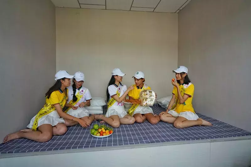 世界旅游小姐畅游巴彦淖尔，美女＋美景，保证让你看花眼