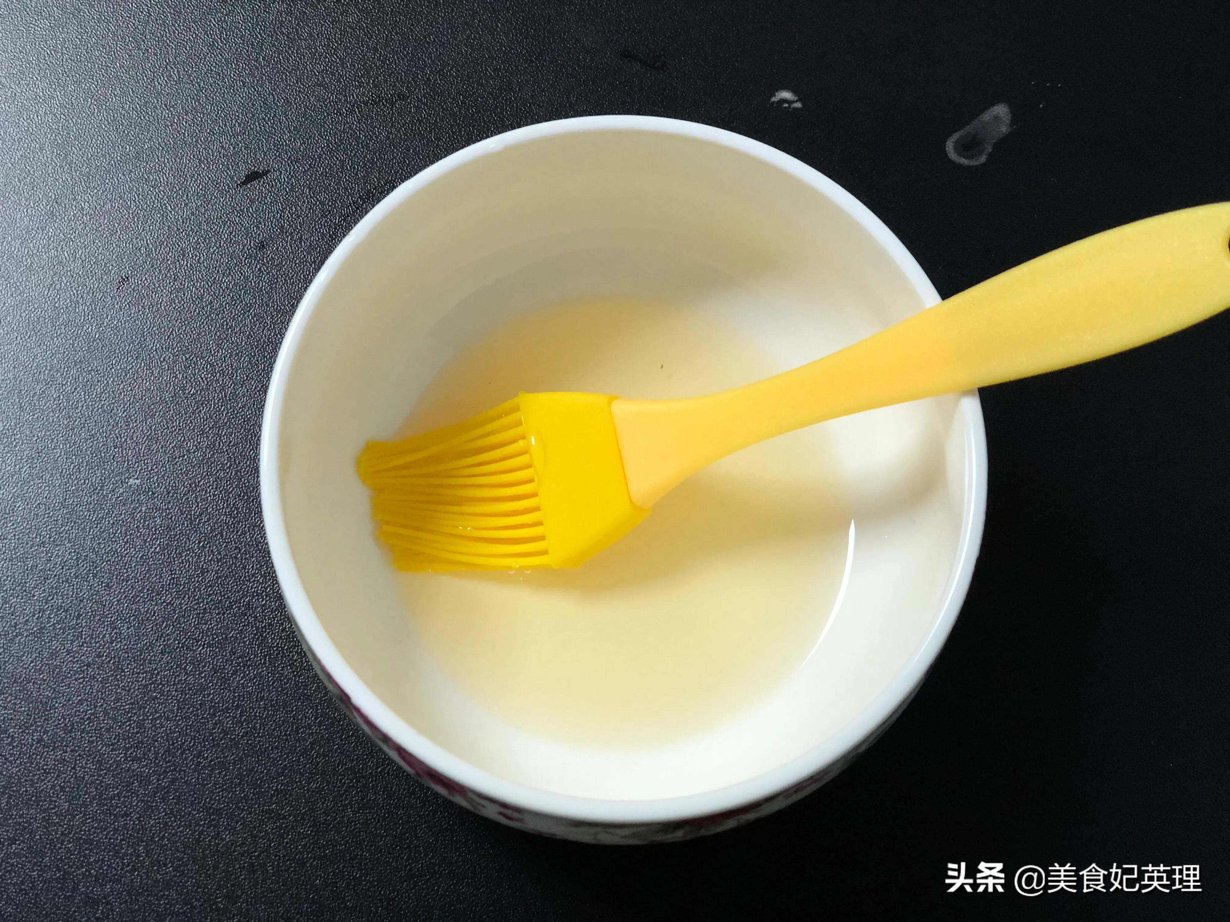 冬天就要吃烤红薯，别再用老方法烤了！加个鸡蛋，外脆里糯超好吃