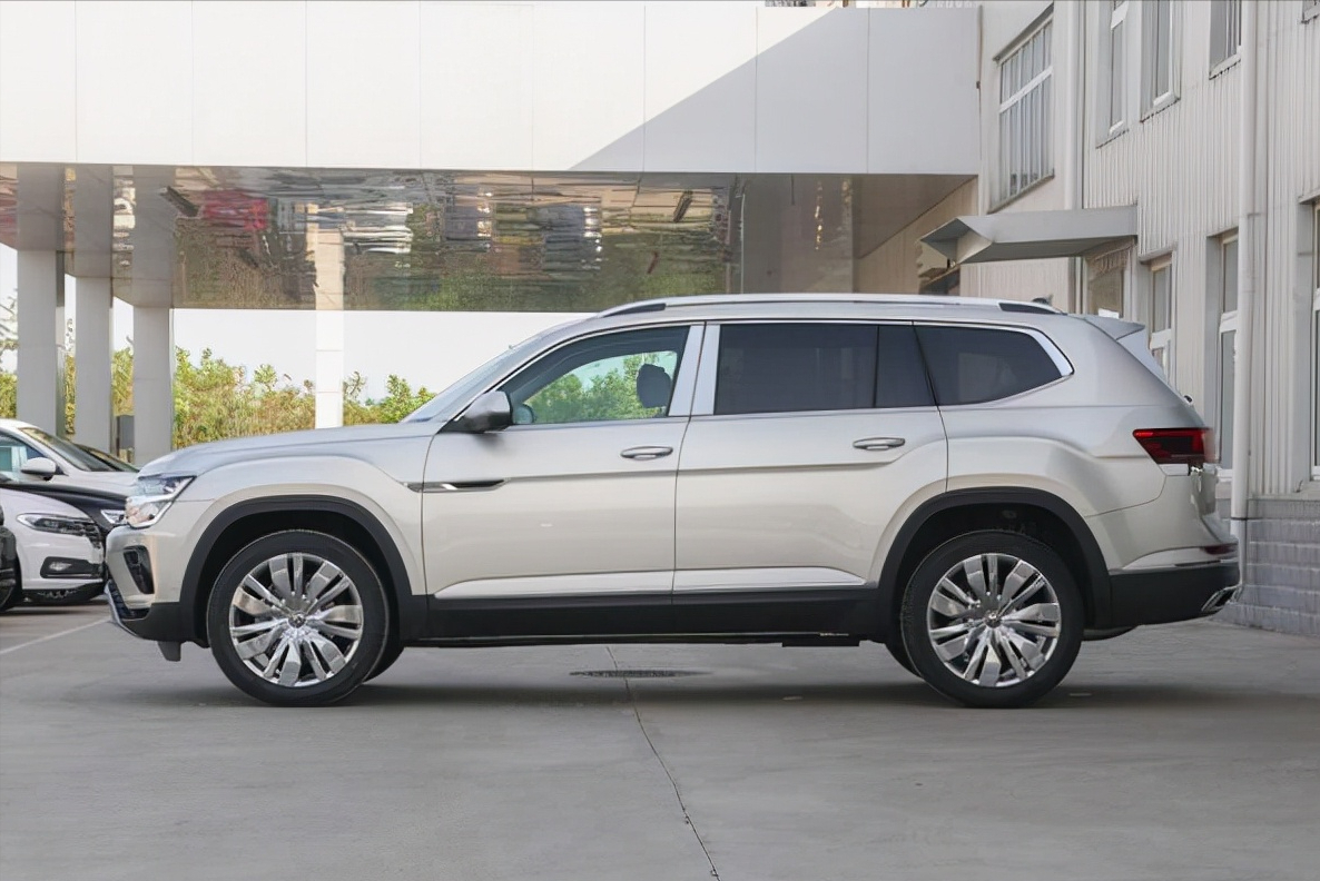 预算30W入手大7座SUV，选途昂还是陆放？对比后差距“一目了然”