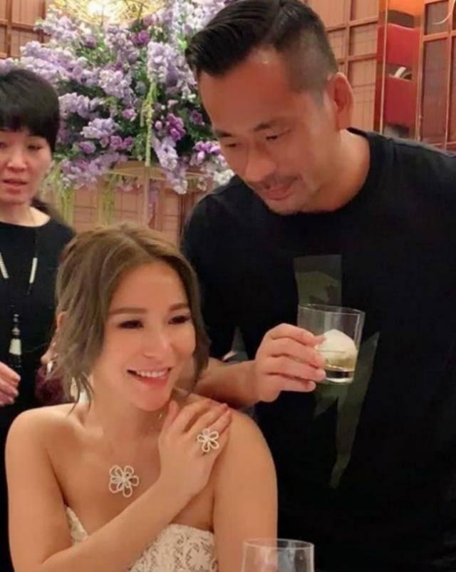 香港百亿富豪真实生活，把财产给原配打理，却把时间留给小三
