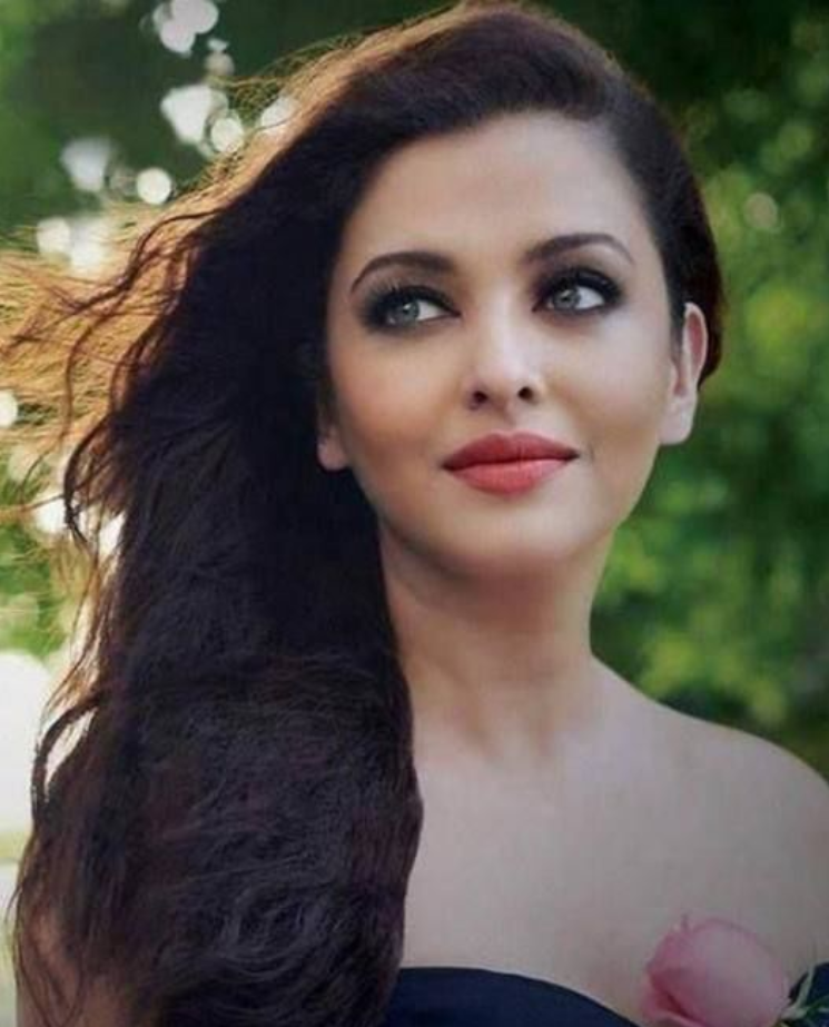 艾西瓦娅:貌若仙子的印度美人,被逼嫁给香蕉树,怀孕发福遭痛批