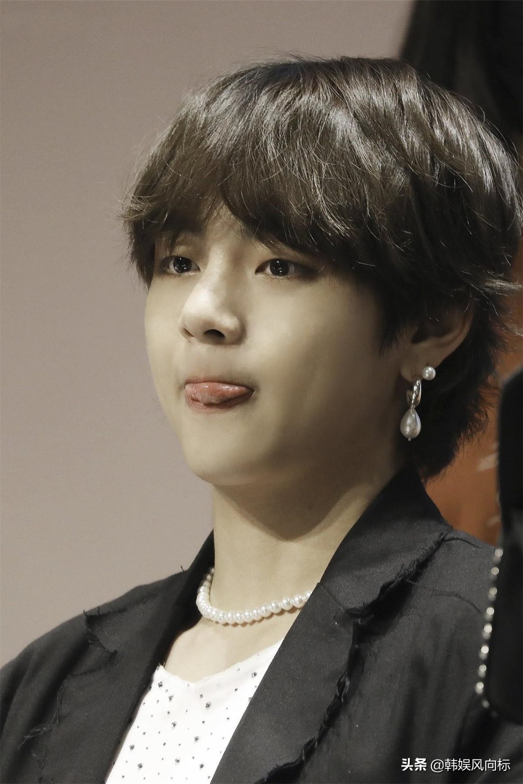 郑号锡电梯事件，V甩毛巾RAP，算尴尬吗？Jin：别看我的