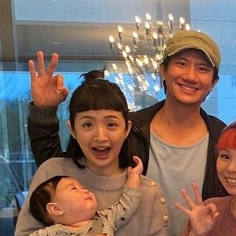 林依晨39岁生日晒女儿萌照，小公主发量浓密，郑元畅留言送祝福