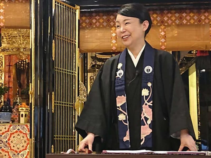 日本寺庙女住持：被迫相亲35次，逃往美国生活9年，归来已成僧侣