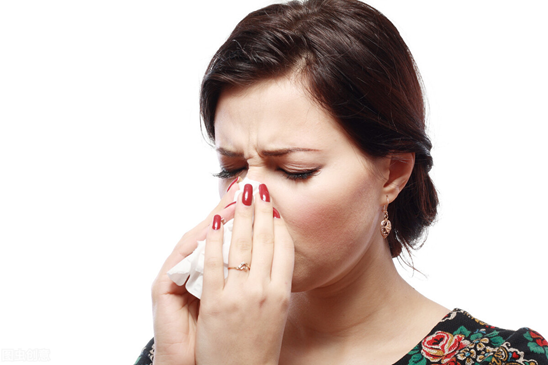 过敏性鼻炎毛病虽小，但危害不少！治疗注意防治结合