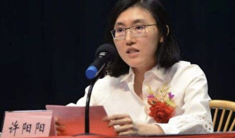 农村穷小子，靠卖零食身价87亿，成福建首富，儿子却意外身亡