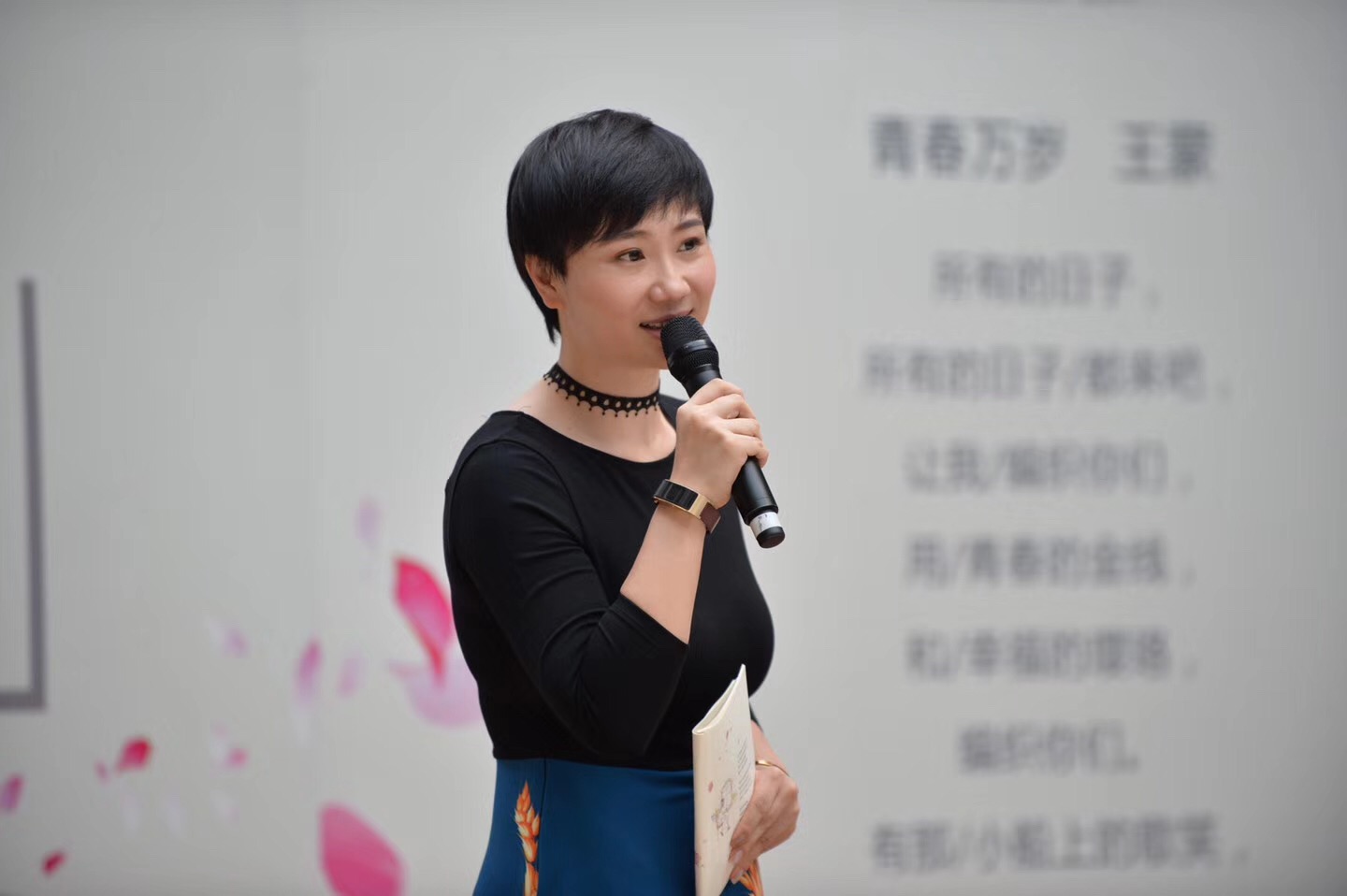 众多知名主持人联袂登台，“诗城之光大型跨年诗会”倾情巨献！