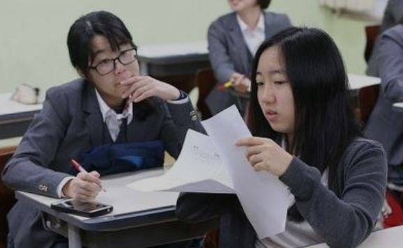 中国“最难”考试排名出炉，高考排进前三名，榜首不仅仅要靠努力