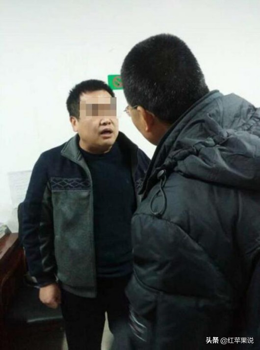 学生上课睡觉玩手机，老师管不管？管了下场凄凉，不管了失职
