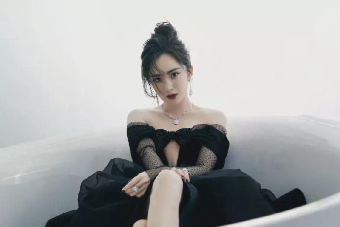 杨幂 - 可以是甜美少女也可以是性感女王 