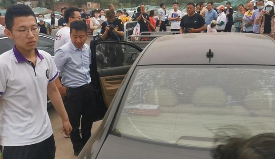 立志“拱白菜”的张锡峰，高考分数曝光，无缘清北遭网友奚落