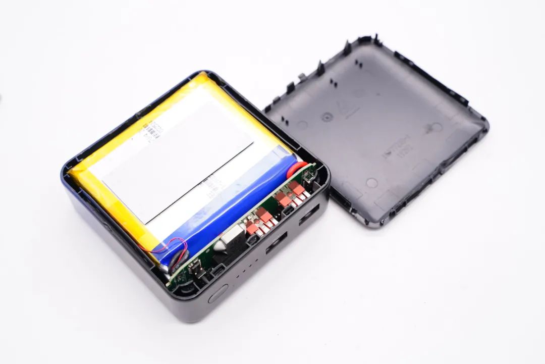 拆解報告：NOKIA諾基亞22.5W快充移動(dòng)電源P6202-充電頭網(wǎng)