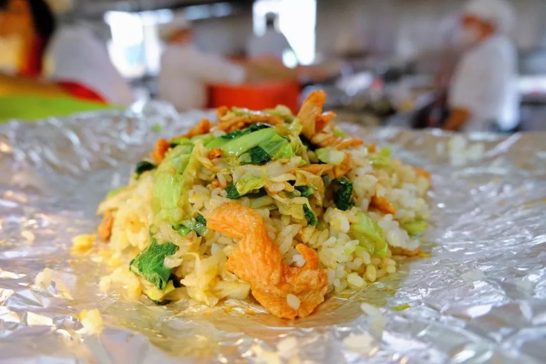 坐拥亚洲最大的连体教学楼，网红美食吃不完，西安这高校火了！