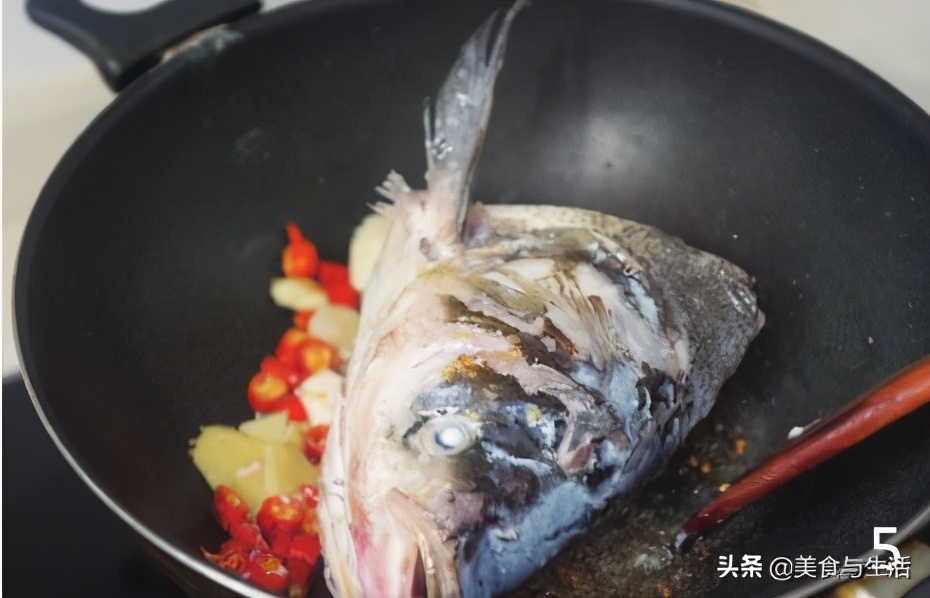 酸菜鱼头的做法,酸菜鱼头的做法和步骤