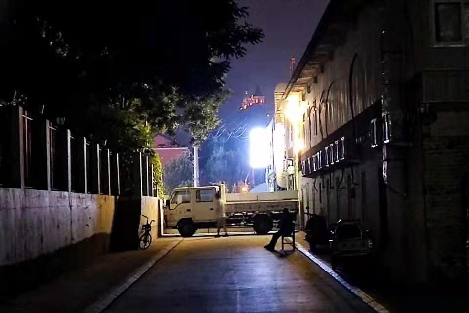 石家庄铁道大学铁门不见了，学生笑开了花，直言段子变成了现实