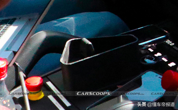 新车 | 曝新款保时捷Cayenne内饰谍照，科技感更足！预计年底亮相