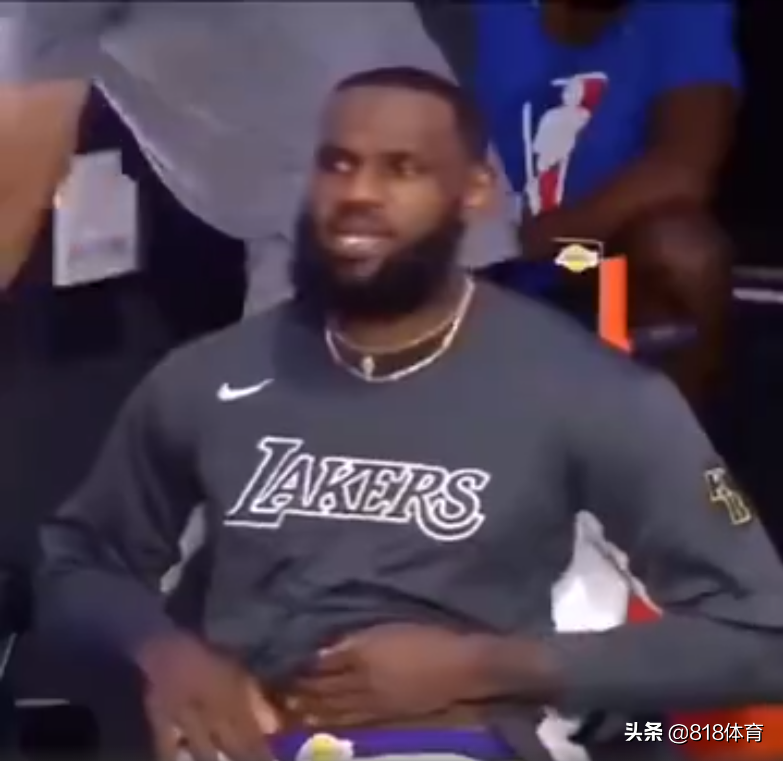 为什么nba球员要用冰袋(有内味了！詹皇替补席从裤裆里掏出一冰袋，原来是冰敷腹股沟)