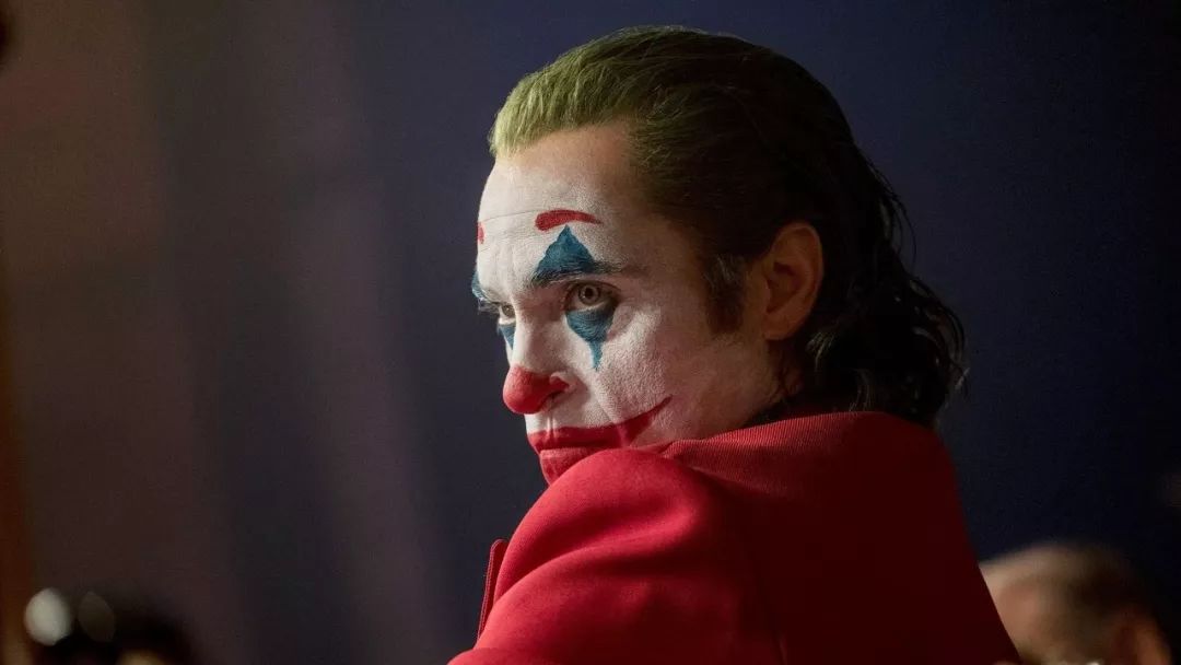 DC《小丑》火爆争议上映，万字深度解析小丑的从恶悲情之路