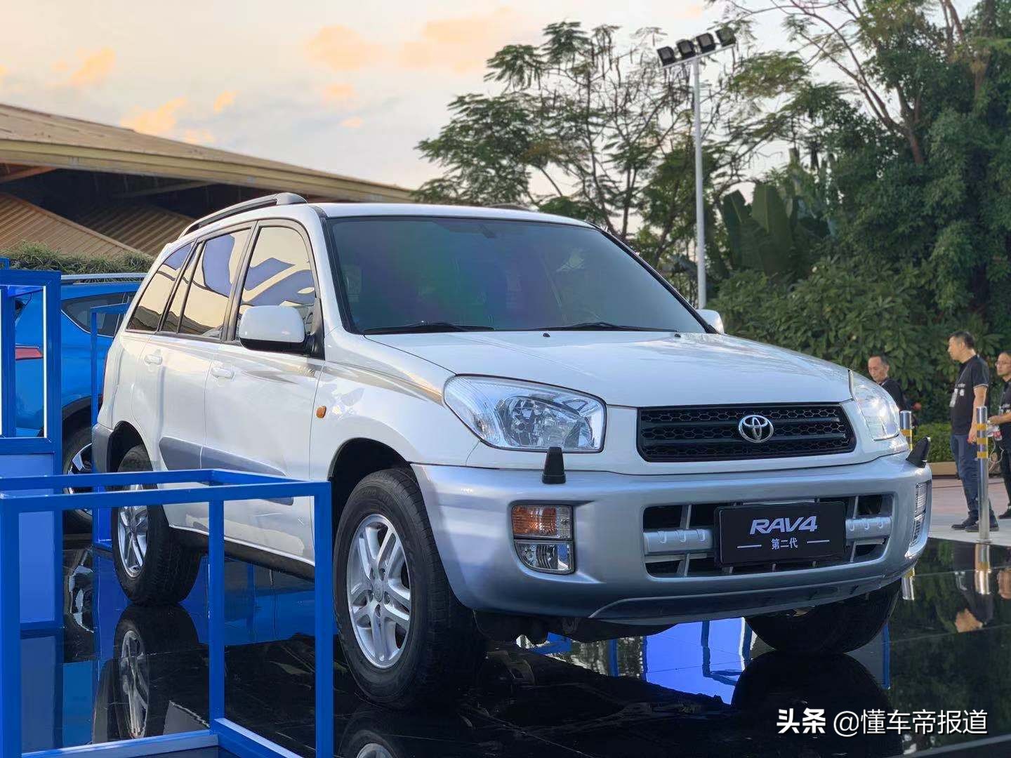 新车 | CR-V怕吗？丰田新款RAV4要来了，配置曝光，明年海外交付