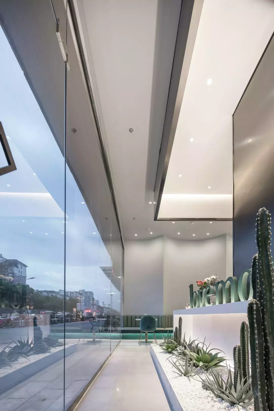 颠覆传统美感的新式简餐空间设计