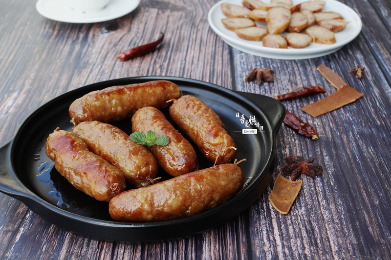 没想到烤箱还有这功能，年货腊肠也能自己做