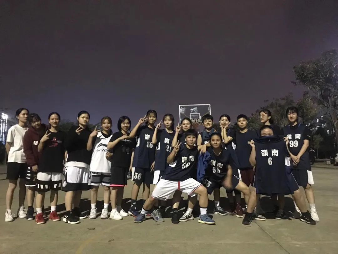 广东这所大学有广州、清远两校区。虽然是民办，但是环境超美