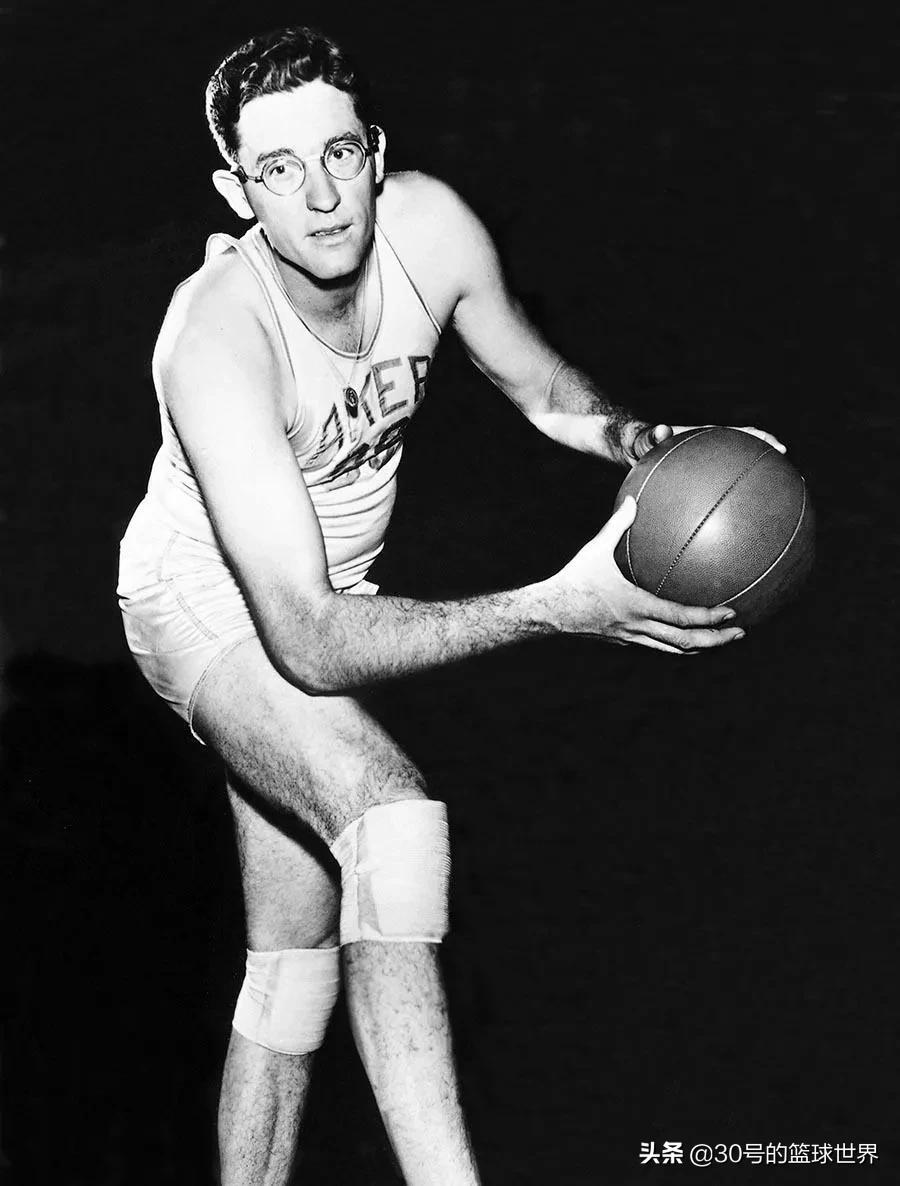 在1948-1954年间赢得了五次总冠