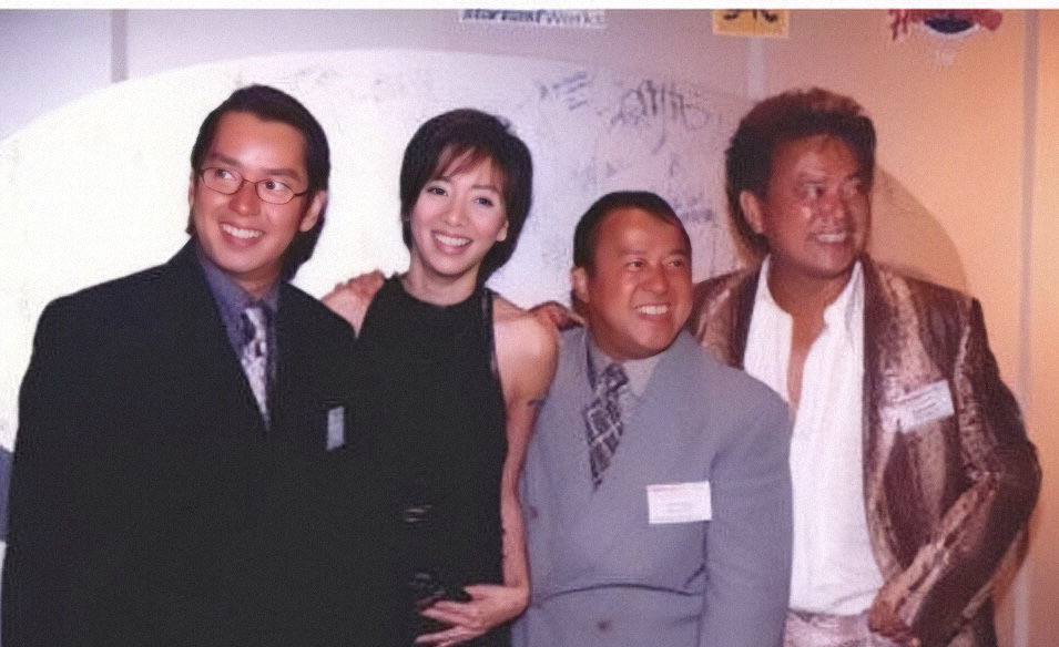 梅艳芳罕见照：从4岁到40岁，34张照片看尽“女人花”短暂的一生