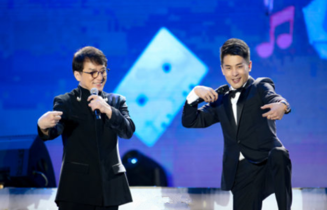 含泪“退网”半天后直播，回应说是酒后胡话，辛巴上演“归去来”