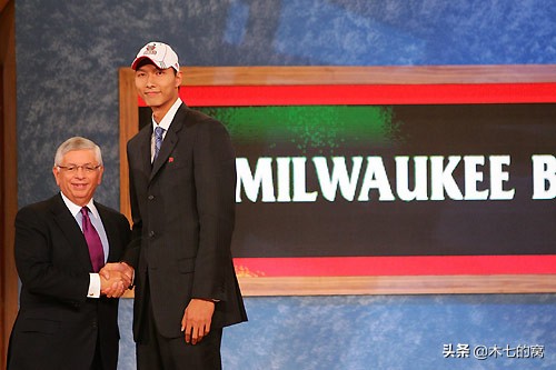 易建联在NBA的比赛视频(07年易建联绝杀骑士，中国男篮的NBA夏季联赛)