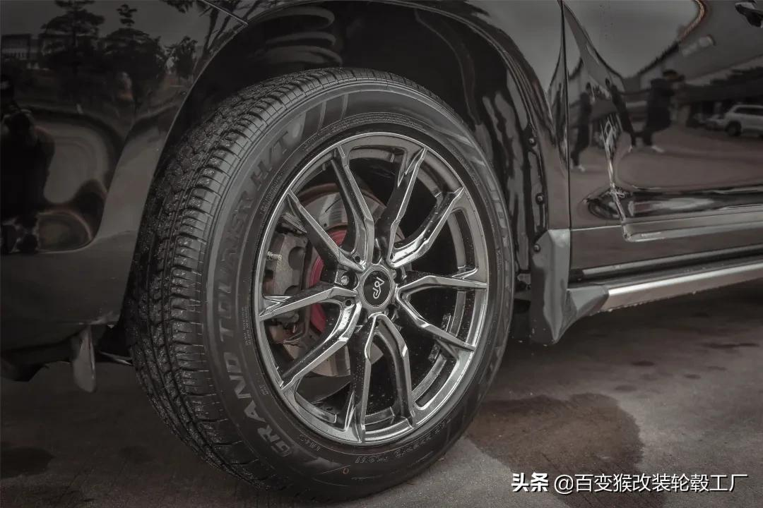 丰田汉兰达黑武士改装姿态,那就是人见人爱