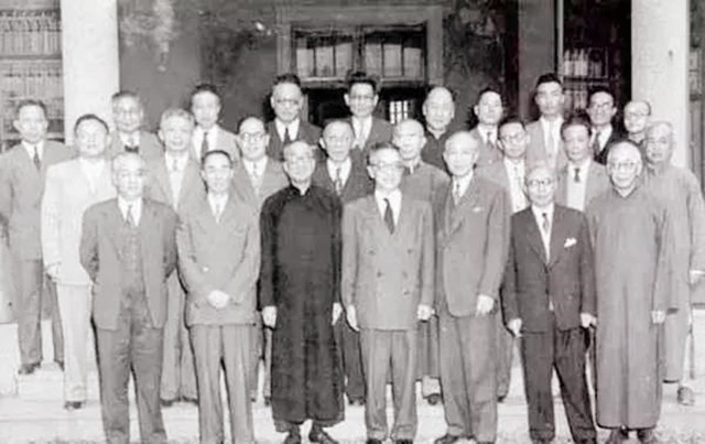 武汉大学首任校长晚年：随蒋去往台湾，退休后常叹气落泪