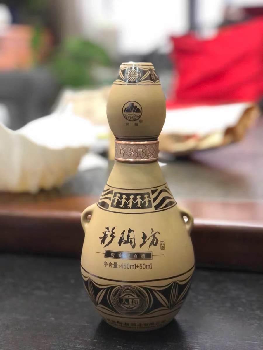其中仰韶酒更是历史悠久,因"仰韶文化"而备受广大酒友的喜爱,仰韶彩陶
