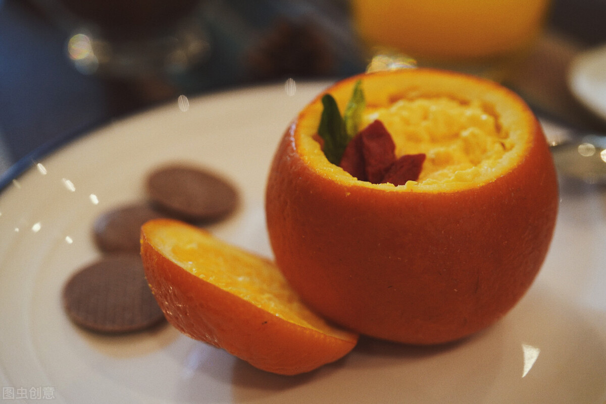 用这水果蒸鸡蛋羹，鲜香润滑，酸甜可口，孩子常吃养出好身体