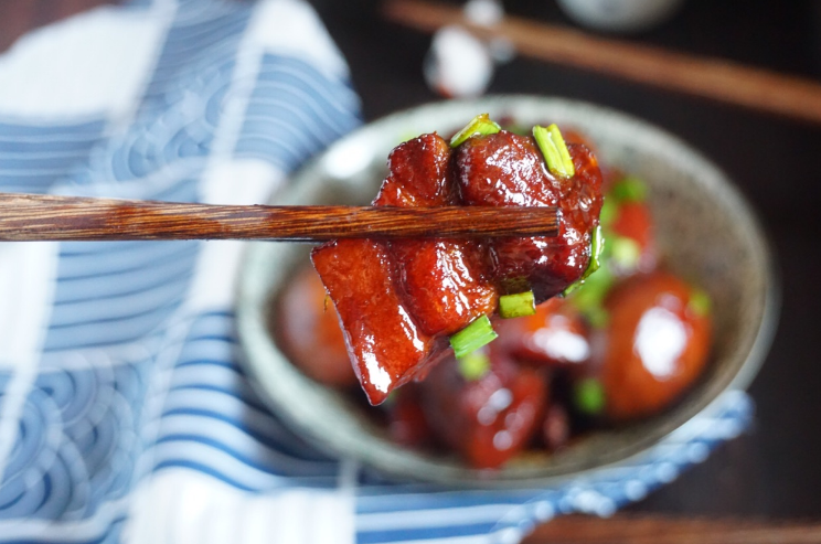 红烧肉怎么做才能软烂而不油腻（红烧肉美食烹饪教程）