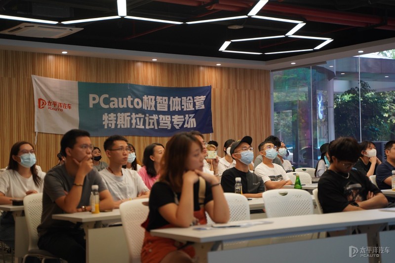 特斯拉到底好在哪？同事们试了Model 3/Y后，说出了这些感受...