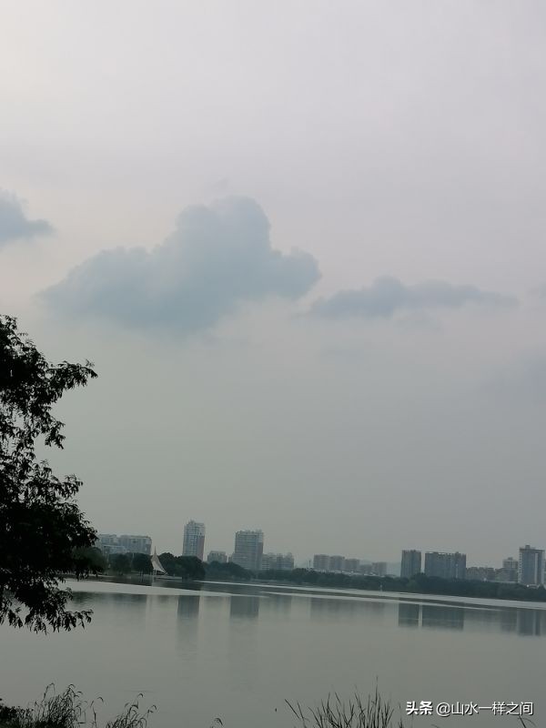 湖水淡淡，时光清浅，任岁月苍茫