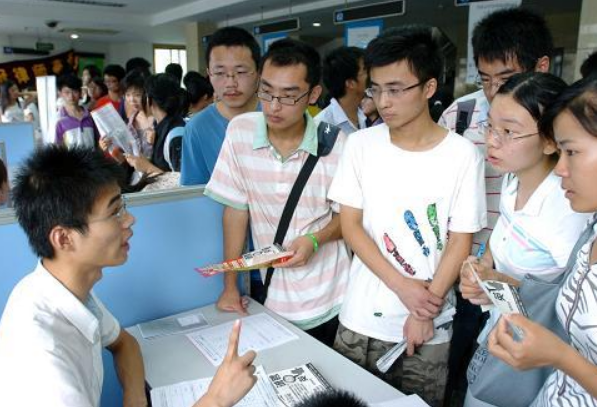 大学生间的“私下交易”，看似方便了彼此，实则坑害了自己的未来