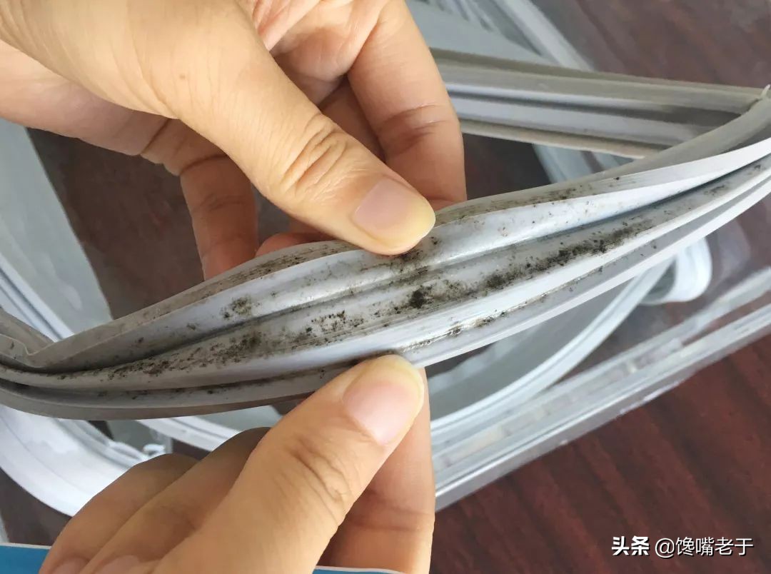 冰箱總是結冰，占空間又耗電怎么辦？學會這一招，冰箱干凈又省電